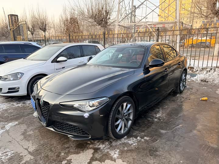 Фото 1 - Alfa Romeo Giulia