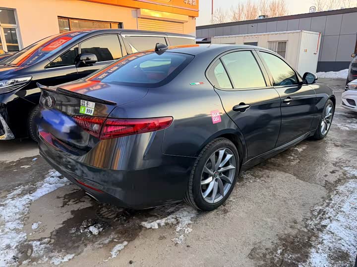 Фото 5 - Alfa Romeo Giulia