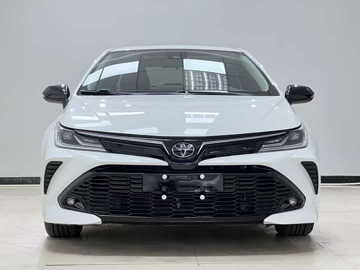 Фото 2 - Toyota Corolla