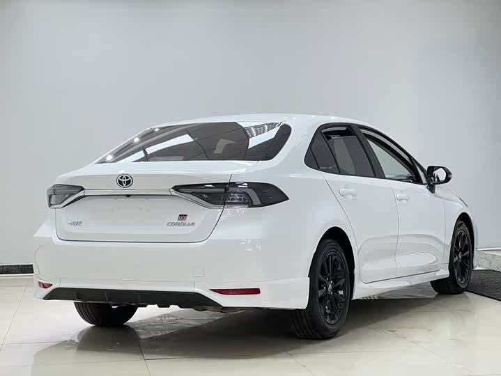 Фото 4 - Toyota Corolla