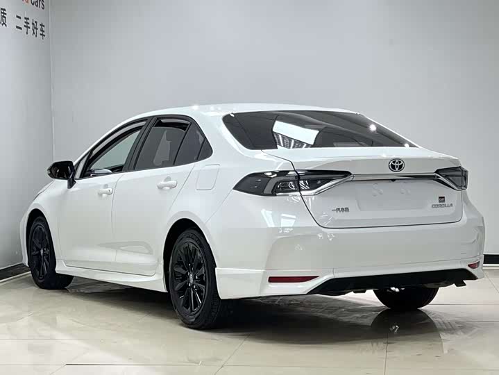 Фото 6 - Toyota Corolla