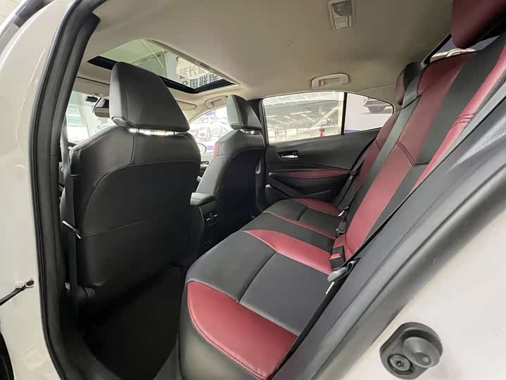 Фото 7 - Toyota Corolla