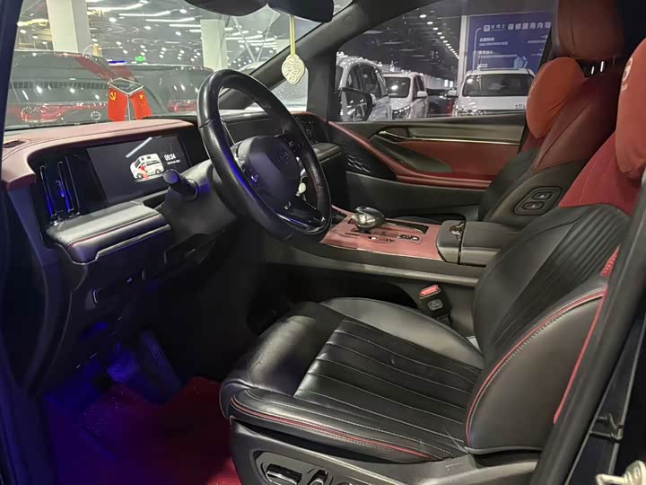 Фото 4 - GAC Trumpchi M8