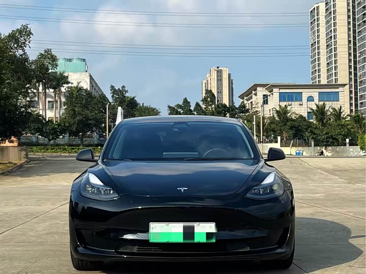 Фото 2 - Tesla Model 3