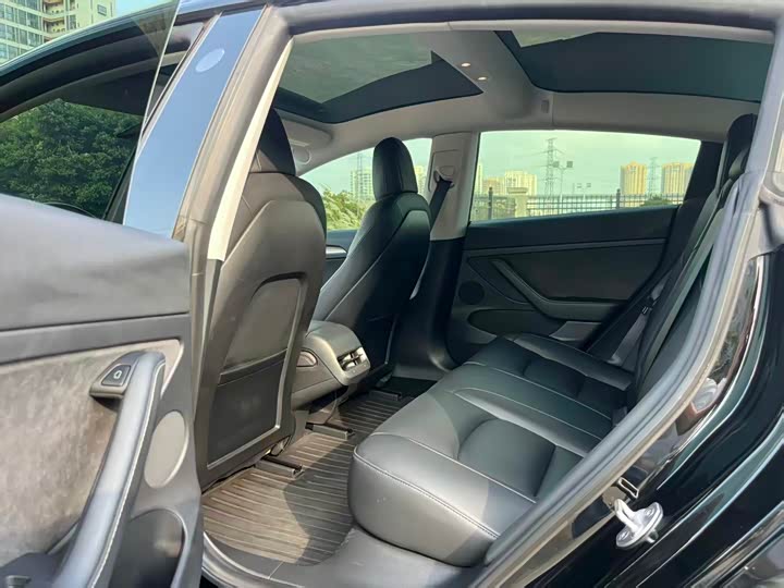 Фото 3 - Tesla Model 3