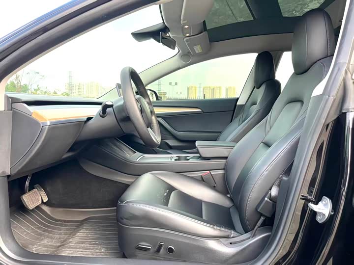 Фото 4 - Tesla Model 3