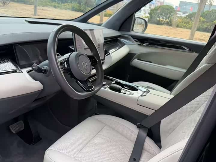 Фото 4 - Zeekr 009