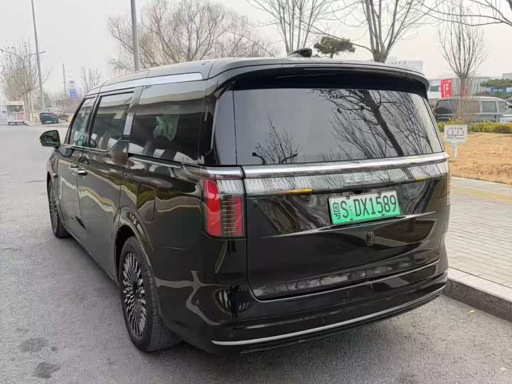 Фото 8 - Zeekr 009