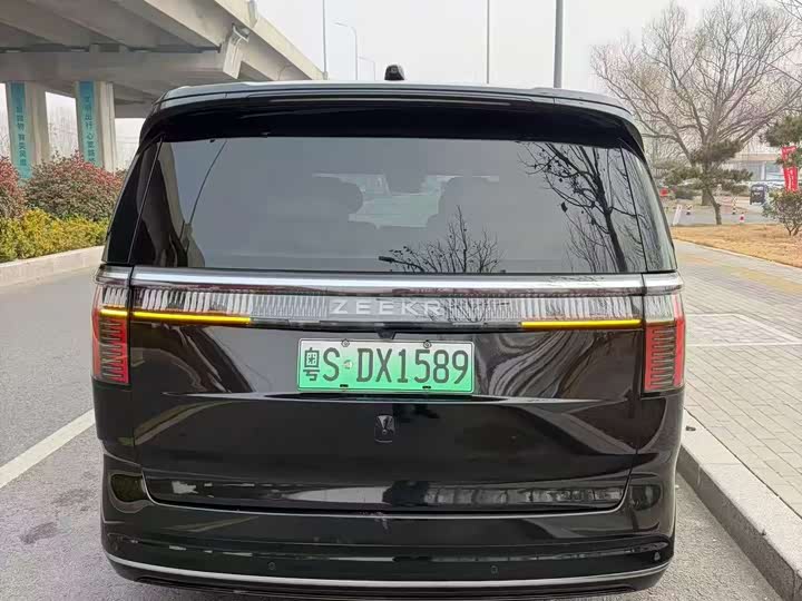 Фото 9 - Zeekr 009