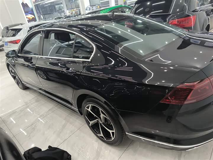 Фото 5 - Volkswagen Magotan