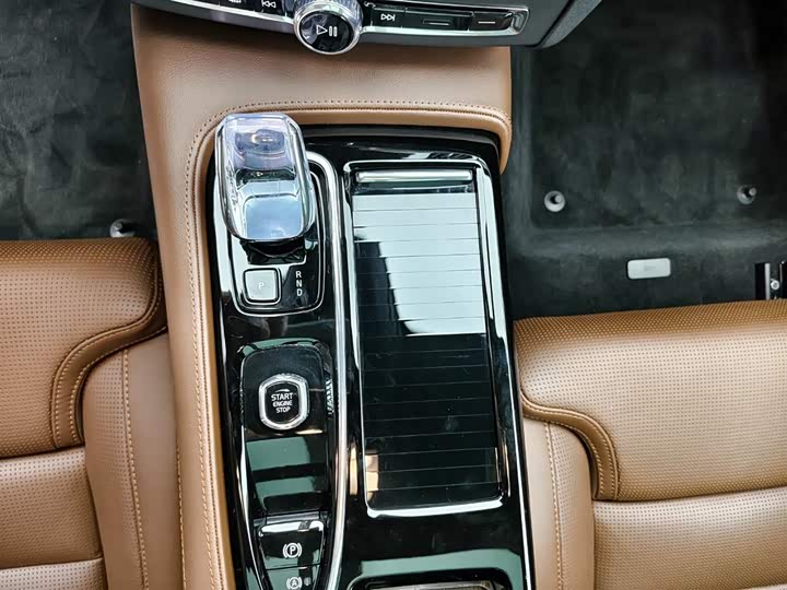Фото 9 - Volvo S90 Hybrid