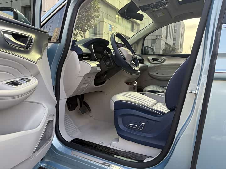 Фото 6 - Roewe iMax 8