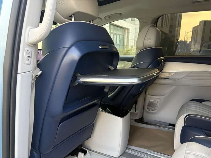 Фото 8 - Roewe iMax 8