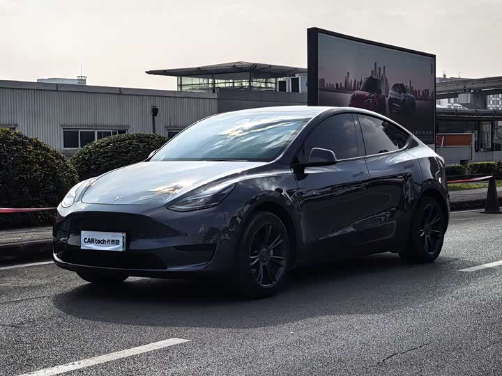 Фото 1 - Tesla Model Y