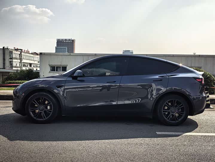 Фото 2 - Tesla Model Y