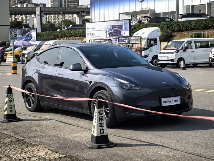 Фото 6 - Tesla Model Y