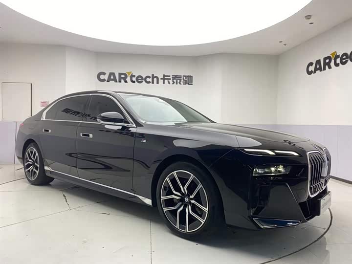 Фото 2 - BMW 7 Series