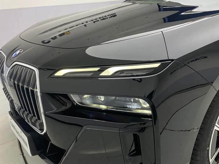 Фото 9 - BMW 7 Series