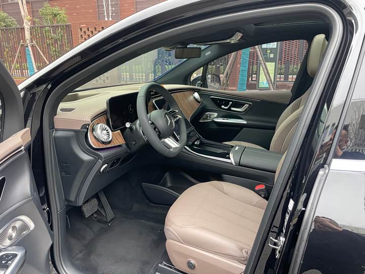 Фото 7 - Mercedes-Benz EQE SUV