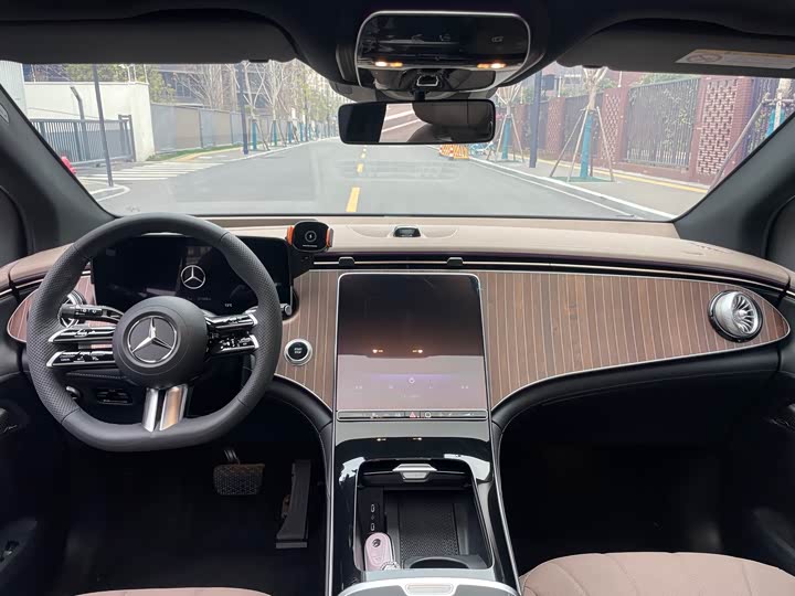 Фото 9 - Mercedes-Benz EQE SUV