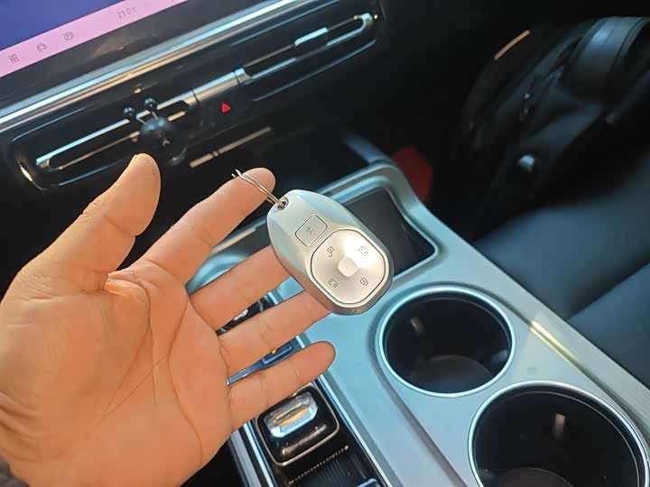 Фото 9 - GAC Trumpchi E8