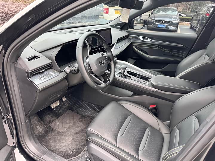 Фото 4 - Geely Preface