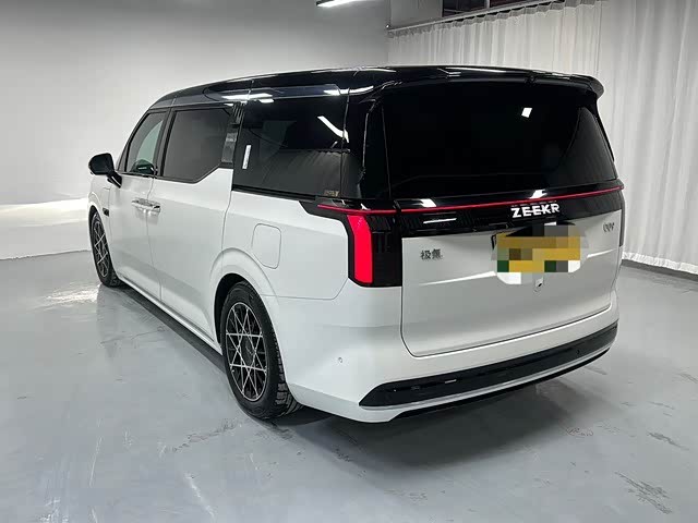 Фото 5 - Zeekr 009