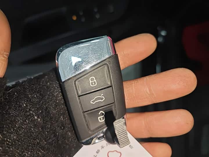 Фото 9 - Volkswagen Passat