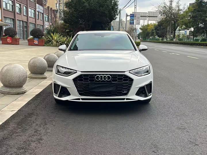 Фото 1 - Audi A4L