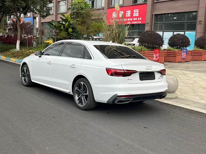 Фото 4 - Audi A4L