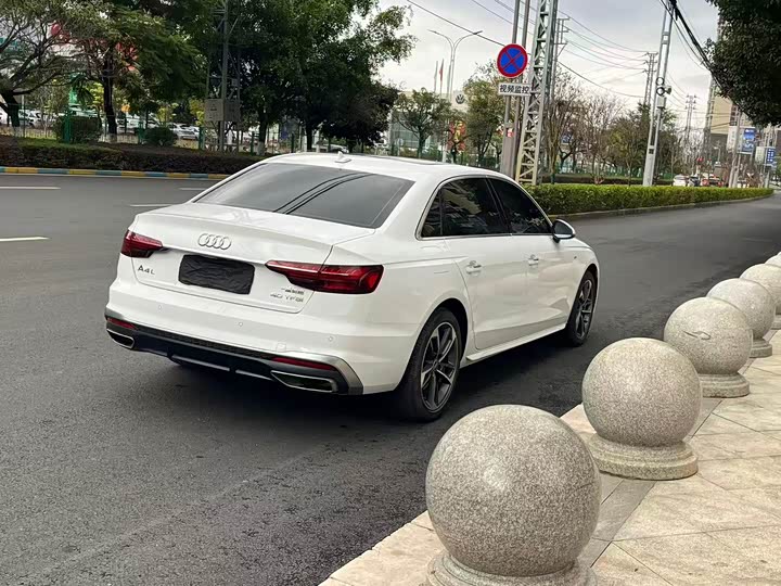 Фото 6 - Audi A4L