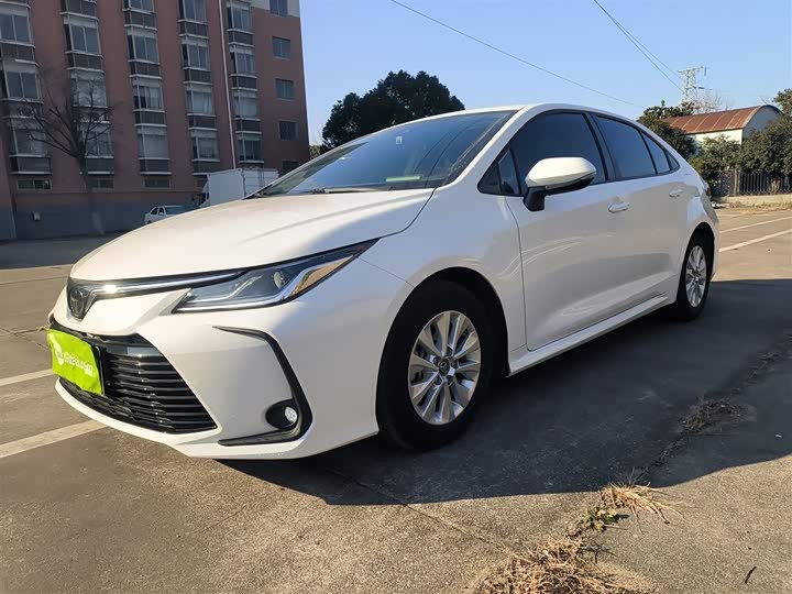 Фото 2 - Toyota Corolla