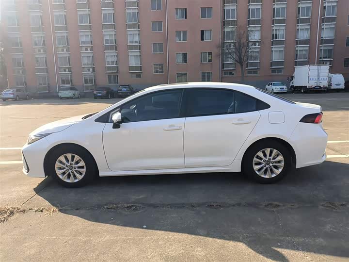 Фото 5 - Toyota Corolla