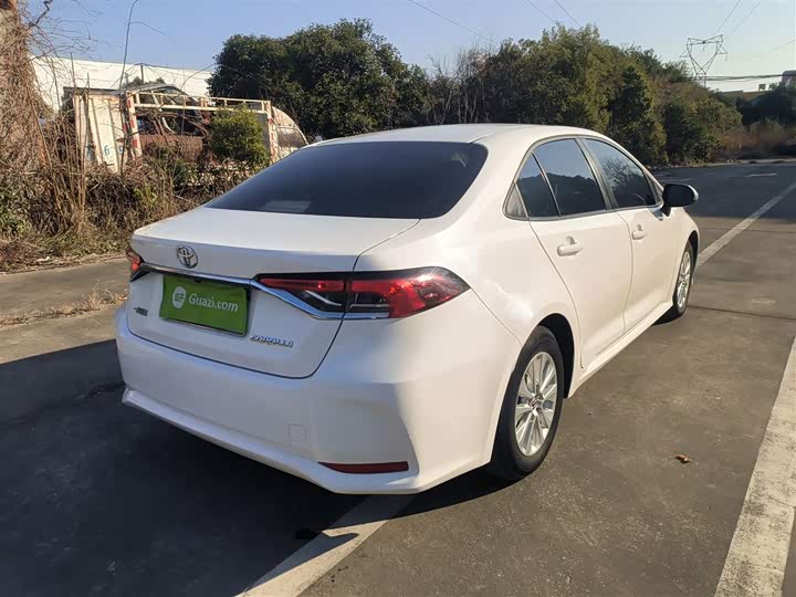 Фото 7 - Toyota Corolla