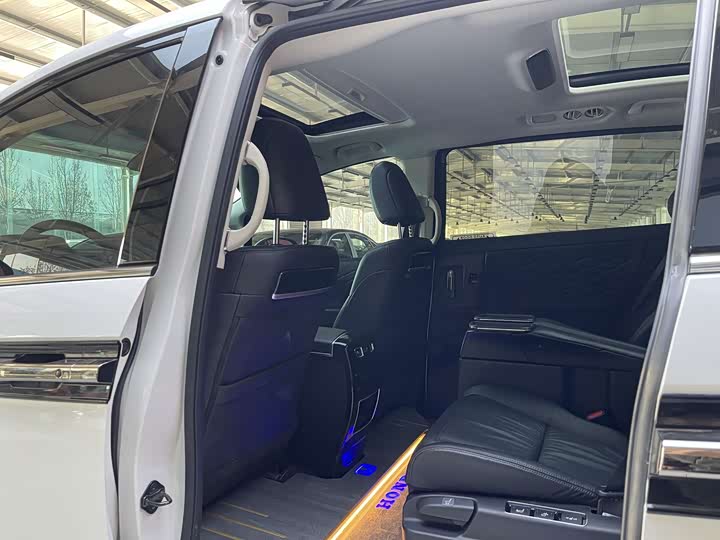 Фото 6 - Honda Elysion