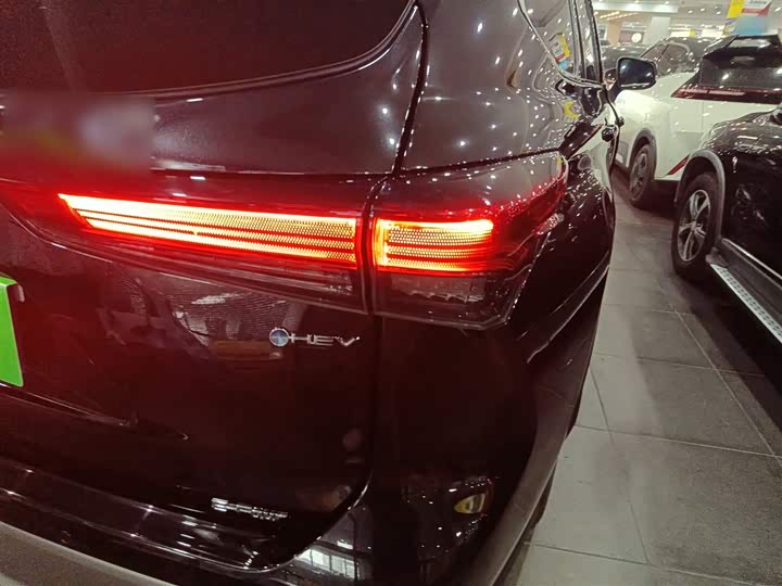 Фото 8 - Toyota Highlander
