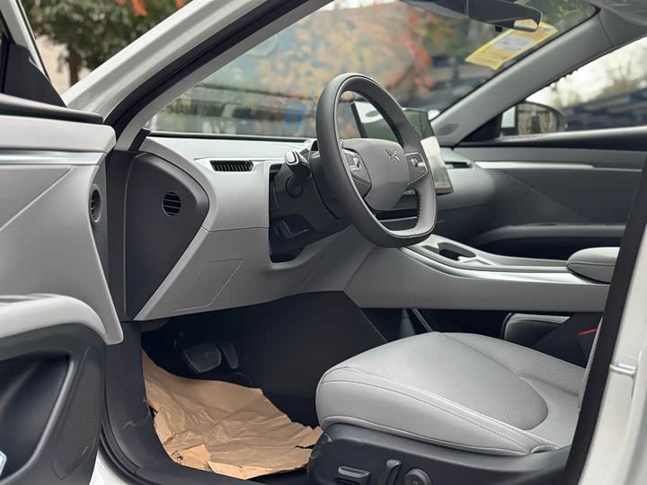 Фото 8 - XPeng Mona M03