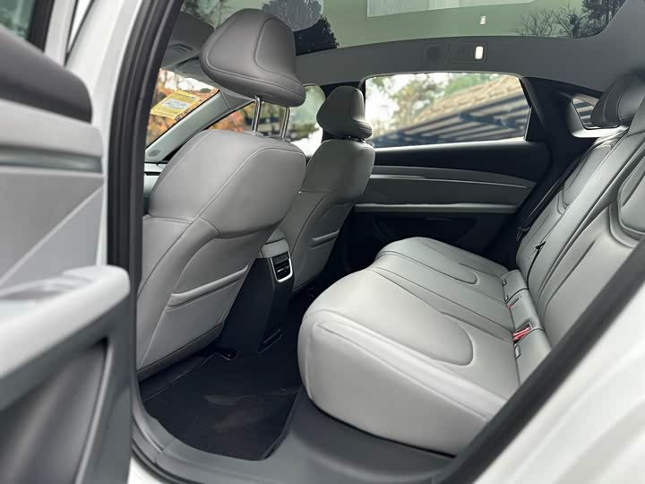 Фото 9 - XPeng Mona M03