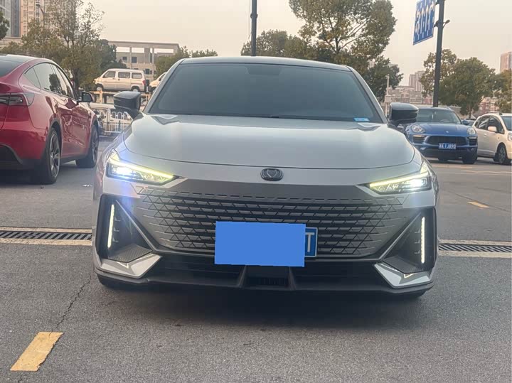 Фото 1 - Changan UNI-V