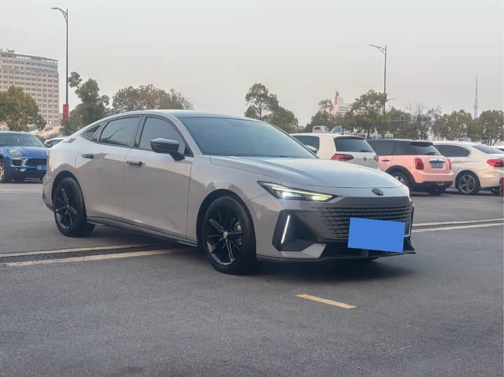 Фото 2 - Changan UNI-V