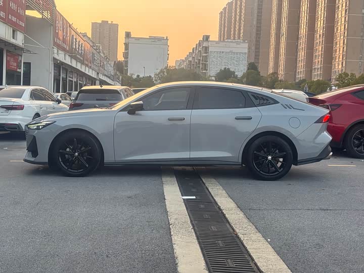 Фото 4 - Changan UNI-V