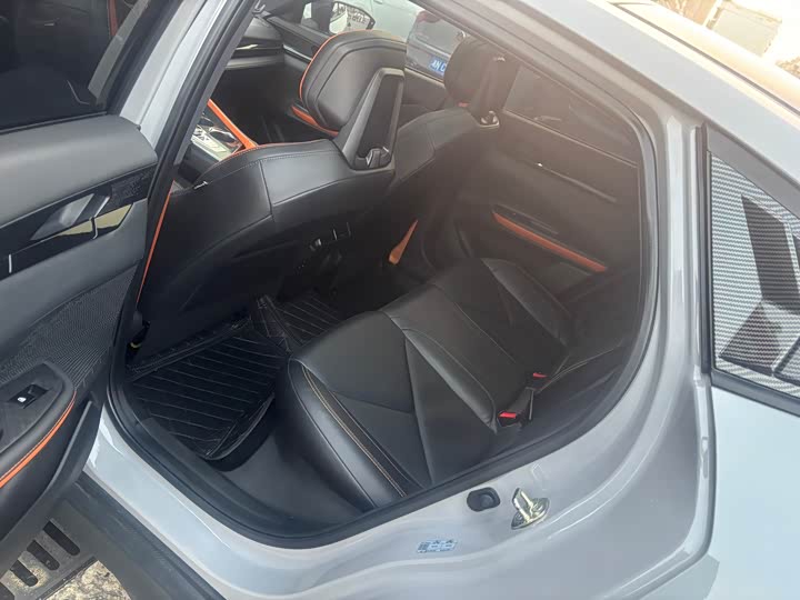 Фото 6 - Changan UNI-V