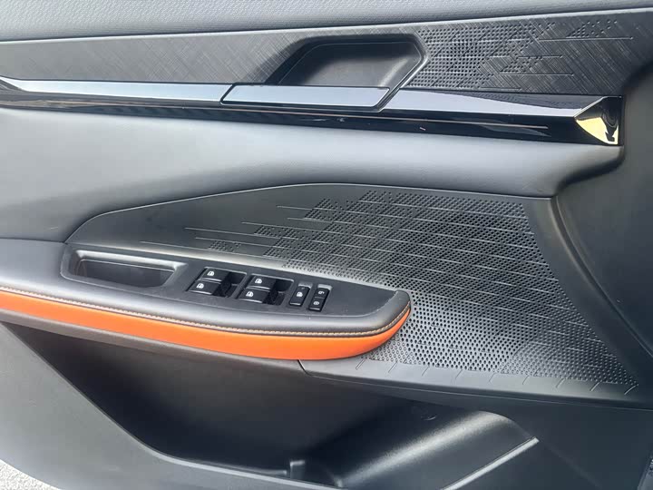 Фото 9 - Changan UNI-V