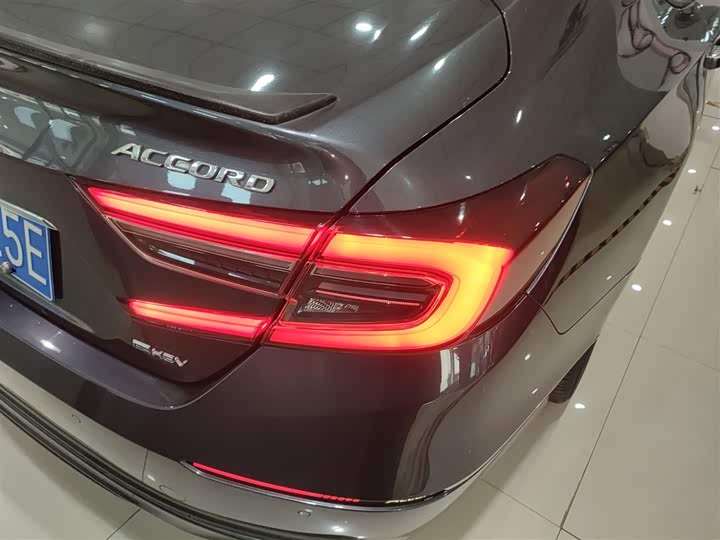 Фото 8 - Honda Accord