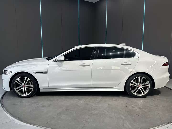 Фото 5 - Jaguar XE L