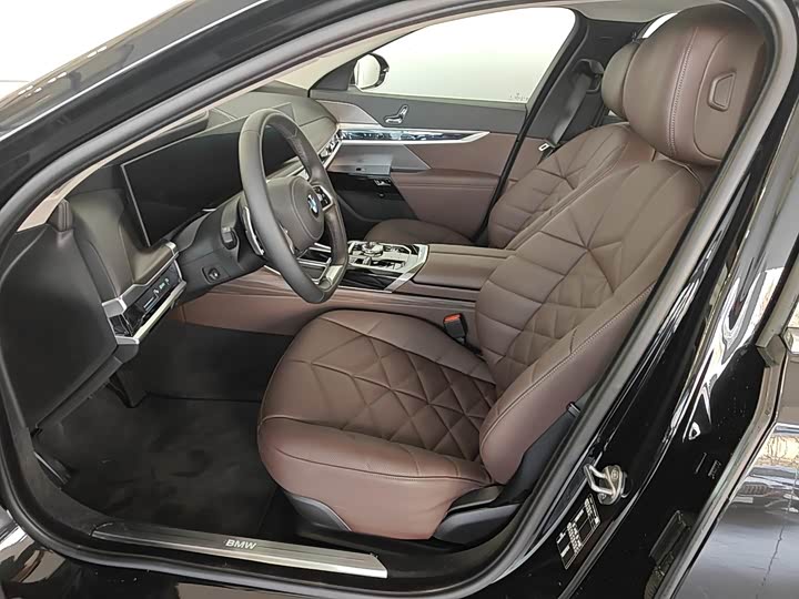 Фото 4 - BMW 7 Series