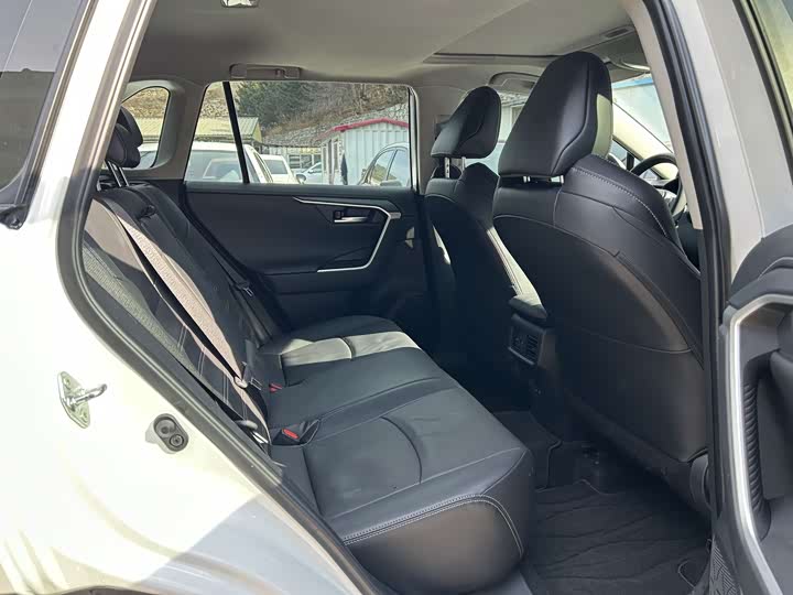 Фото 5 - Toyota Wildlander