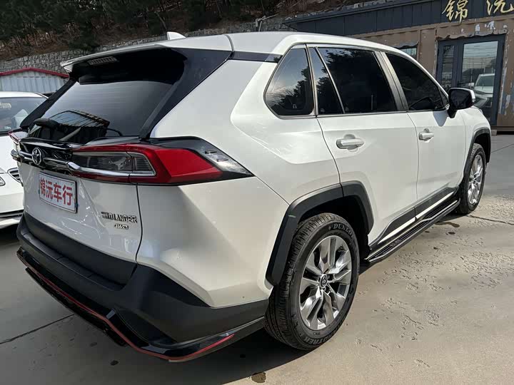 Фото 7 - Toyota Wildlander