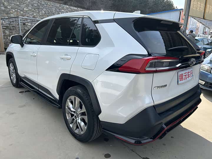 Фото 9 - Toyota Wildlander