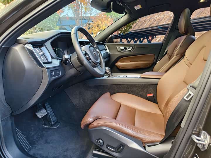 Фото 6 - Volvo XC60